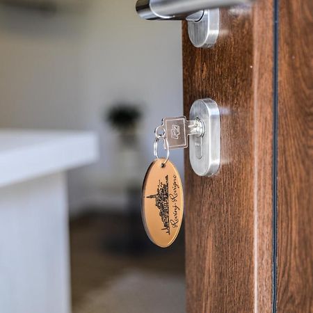 Modern Getaway Studio For Two Ровінь Екстер'єр фото