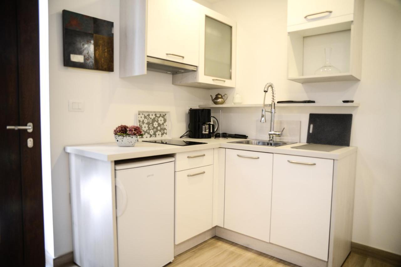 Modern Getaway Studio For Two Ровінь Екстер'єр фото