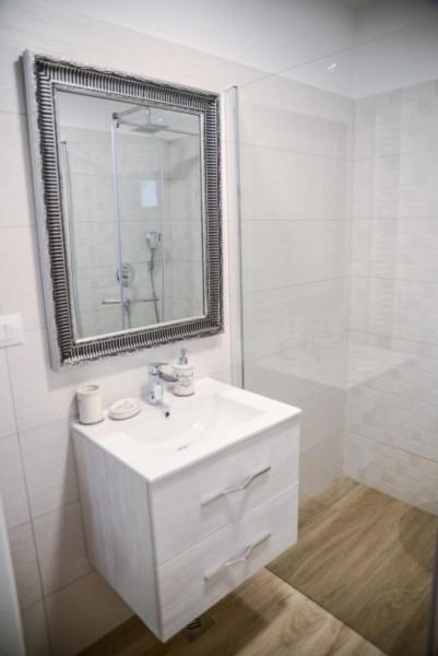 Modern Getaway Studio For Two Ровінь Екстер'єр фото