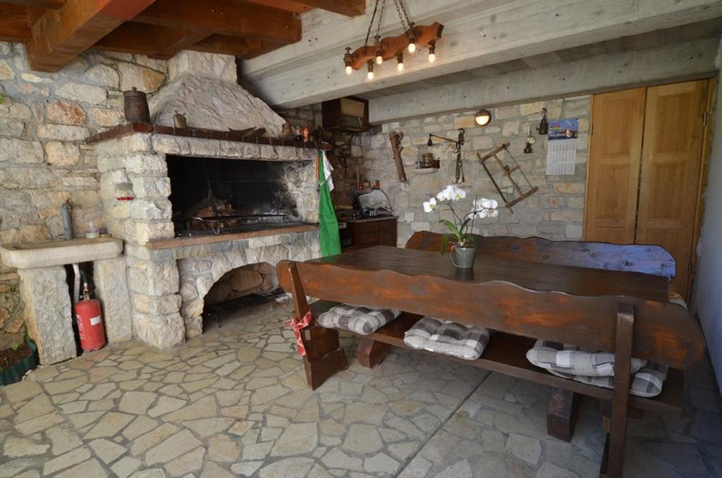 Modern Getaway Studio For Two Ровінь Екстер'єр фото